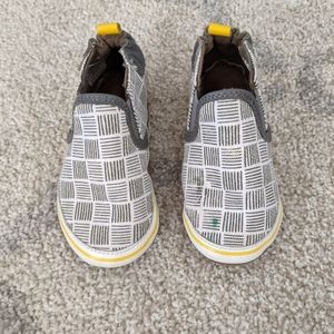 Robeez soft sole shoes